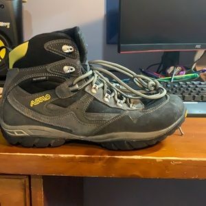 Hiking boots for sale